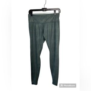 Lululemon green pattern workout leggings. 8